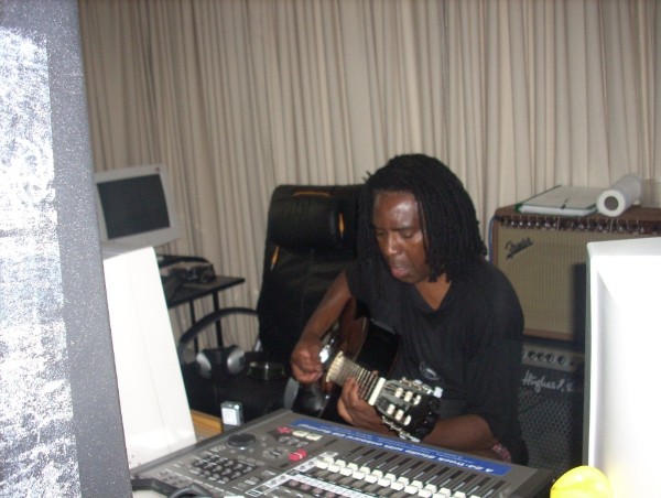 Feldo by recording in studio